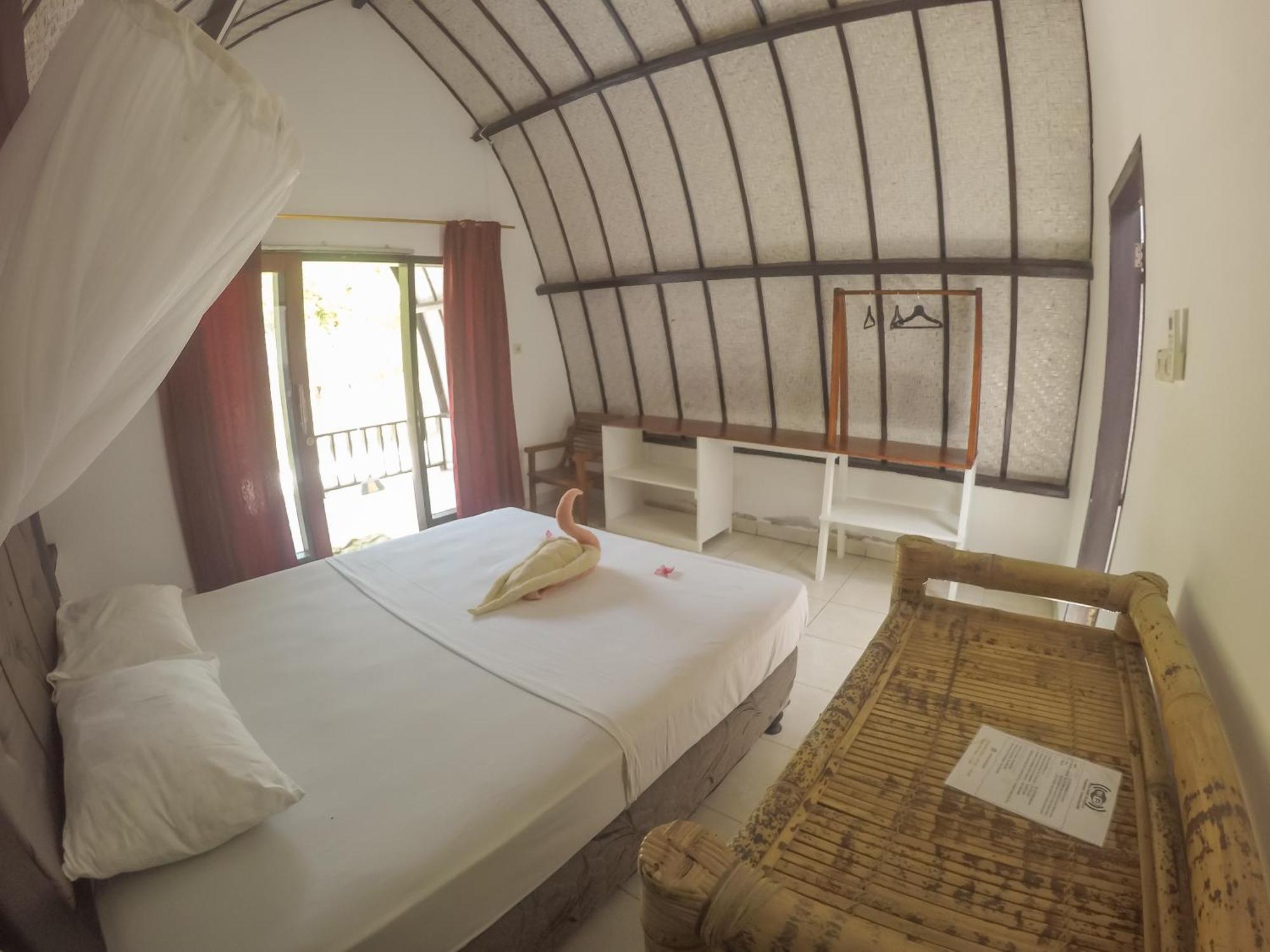 Nusa Indah Bungalows Gili Air Oda fotoğraf